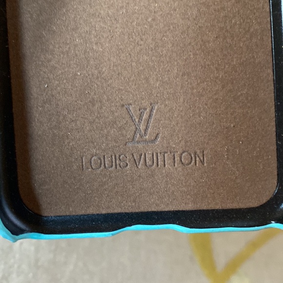 Authentic Louis Vuitton phone cases - Picture 3 of 16